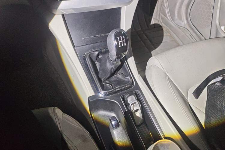 Used Geely Auto Emgrand 2016 Sedan 1.5L Manual Luxury Model Gear Lever
