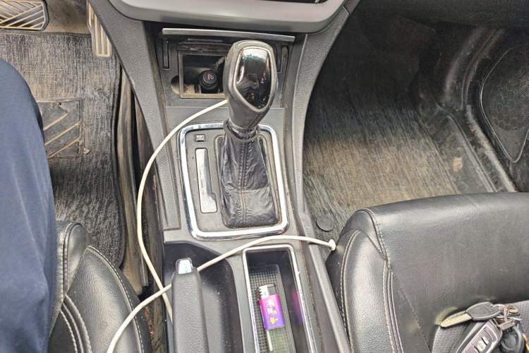 Used Geely Auto Emgrand 2016 Sedan 1.5L CVT Upward Version Gear Lever