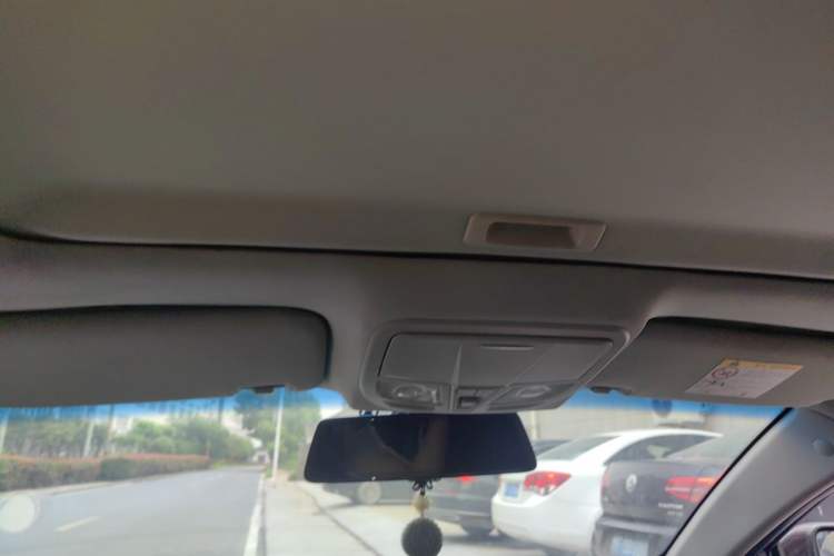 Used Geely Auto Emgrand 2016 Sedan 1.5L Manual Upward Edition Headliner
