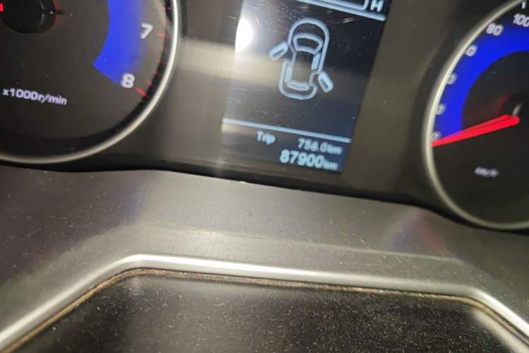 Used Geely Auto Emgrand 2016 Sedan 1.5L Manual Upward Edition Odometer Close Up
