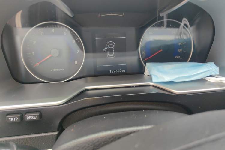 Used Geely Auto Emgrand 2016 Sedan 1.5L Manual Upward Edition Odometer Close Up