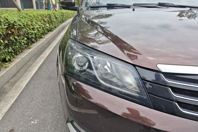 Used Geely Auto Emgrand 2016 Sedan 1.5L CVT Upward Version Right Front Headlight