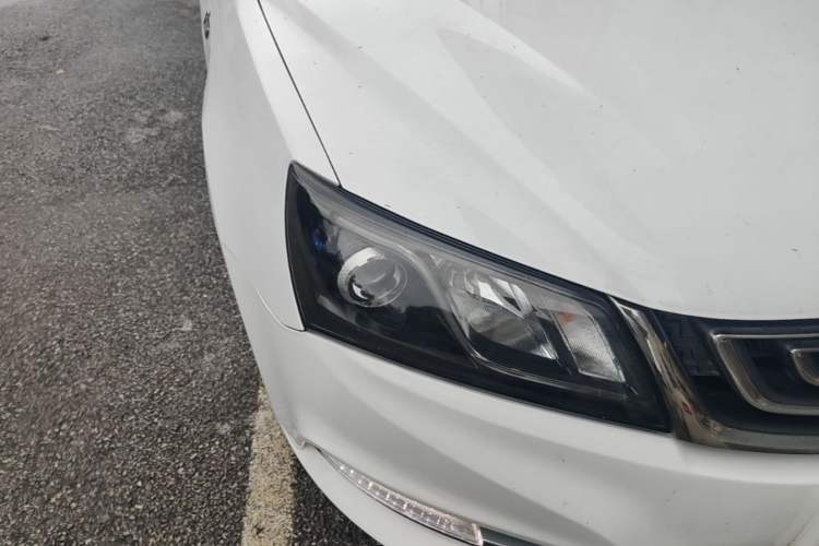 Used Geely Auto Emgrand 2016 Sedan 1.5L CVT Upward Version Right Front Headlight