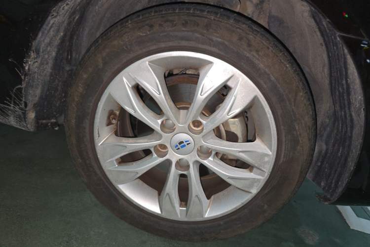 Used Geely Auto Emgrand 2016 Sedan 1.3T CVT Upward Edition Right Front Wheel Hub