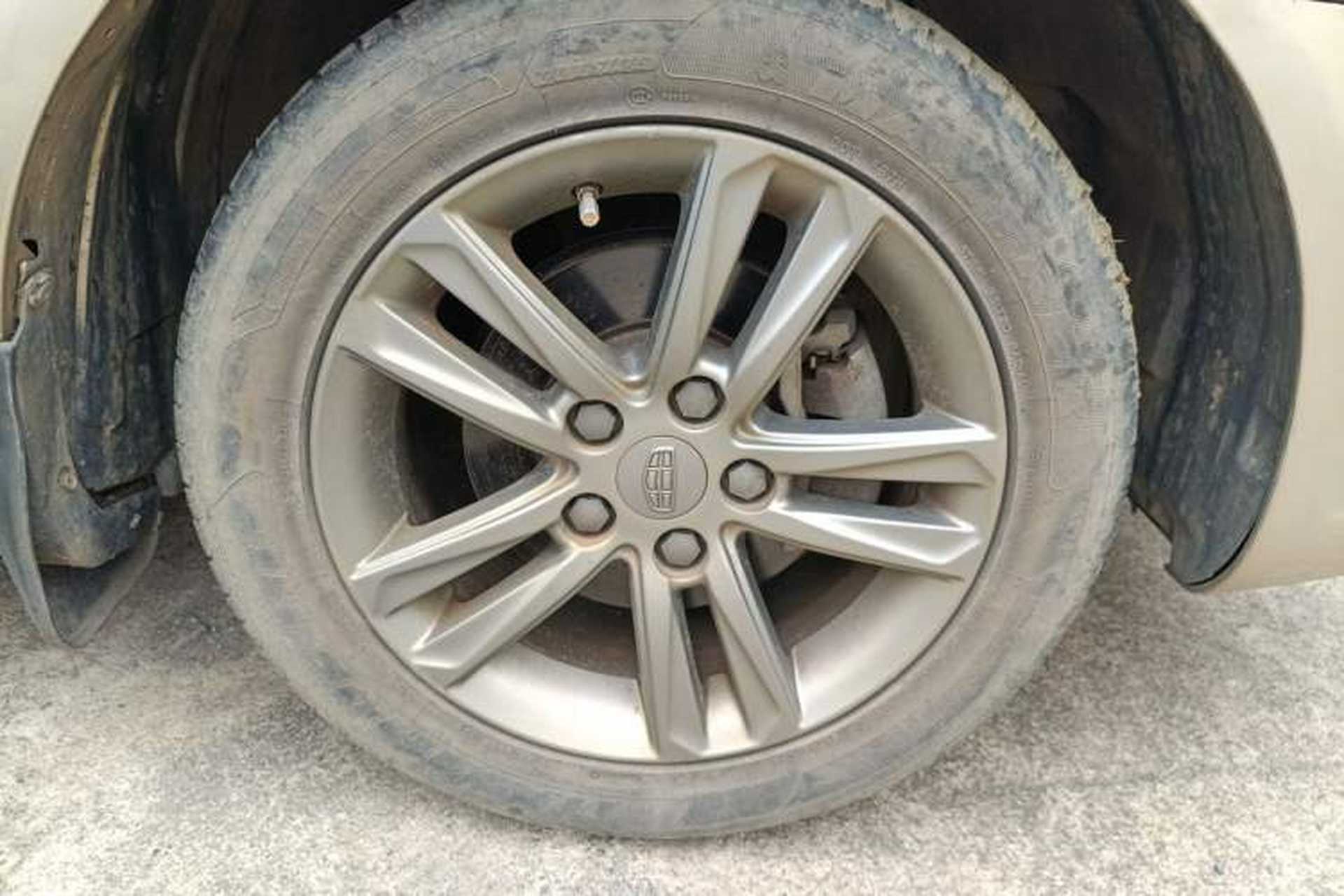 Used Geely Auto Emgrand 2016 Sedan 1.5L CVT Upward Version Right Front Wheel Hub