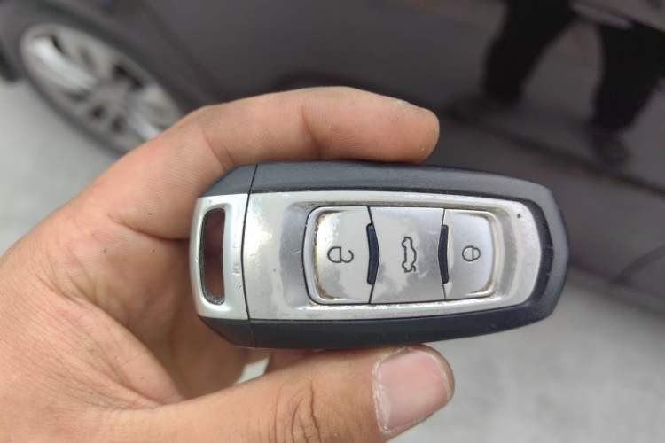 Used Geely Auto Emgrand 2016 Sedan 1.5L Manual Upward Edition Vehicle Key