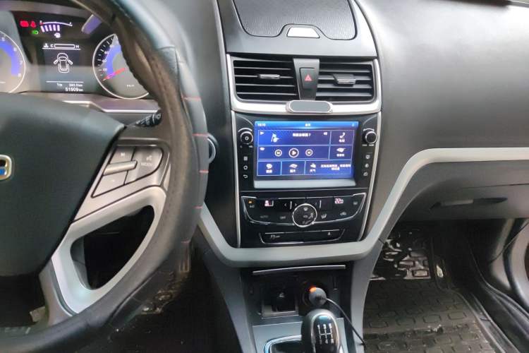 Used Geely Auto Emgrand 2016 Sedan 1.5L Manual Upward Edition Audio And AC Panel