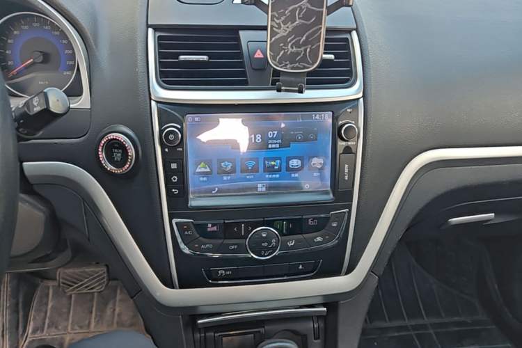 Used Geely Auto Emgrand 2016 Hatchback RS 1.5L CVT Upward Edition Audio And AC Panel