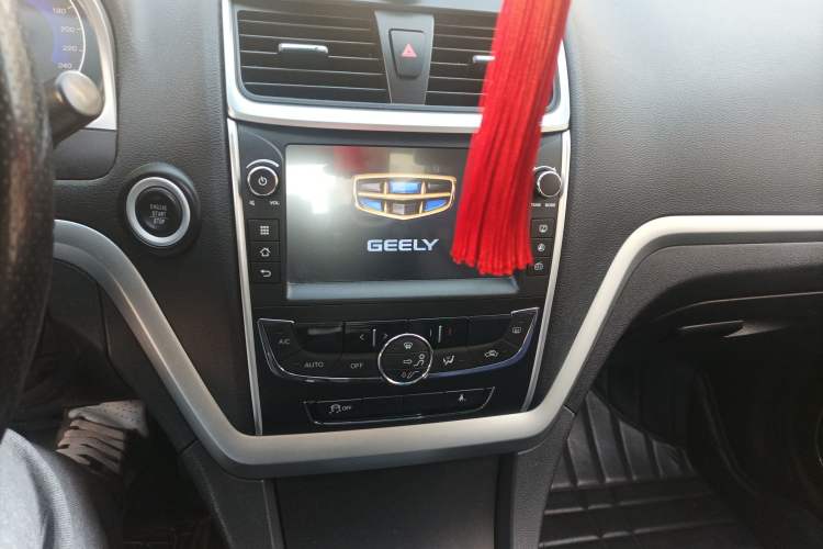 Used Geely Auto Emgrand 2016 Sedan 1.5L Manual Upward Edition Audio And AC Panel