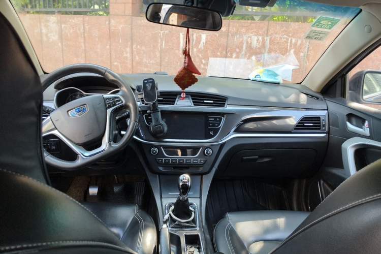 Used Geely Auto Emgrand 2016 Sedan 1.5L Manual Upward Edition Center Console