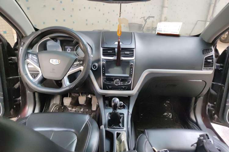 Used Geely Auto Emgrand 2016 Sedan 1.5L Manual Upward Edition Center Console