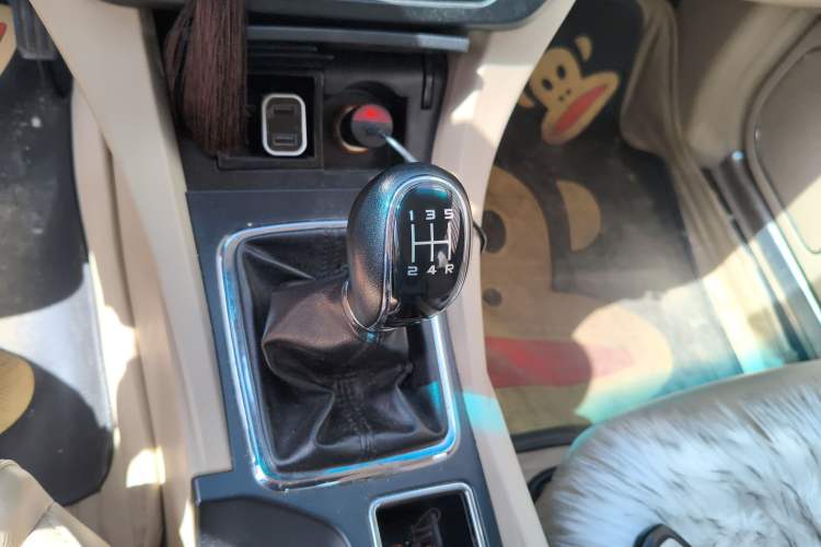 Used Geely Auto Emgrand 2016 Sedan 1.5L Manual Luxury Model Gear Lever