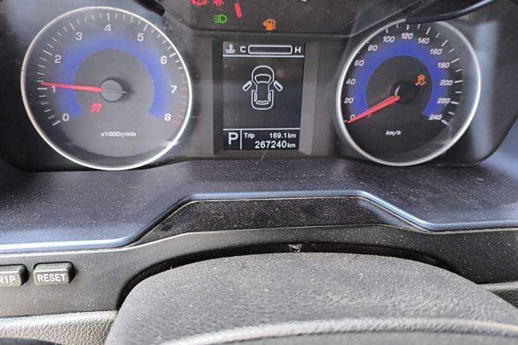 Used Geely Auto Emgrand 2016 Sedan 1.3T CVT Prestige Model Odometer Close Up