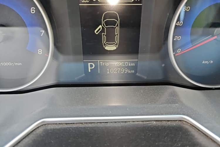 Used Geely Auto Emgrand 2016 Hatchback RS 1.5L CVT Upward Edition Odometer Close Up