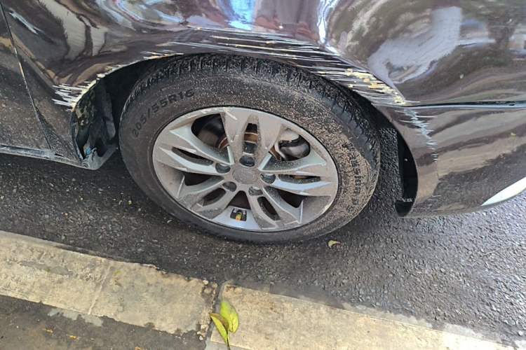Used Geely Auto Emgrand 2016 Sedan 1.3T CVT Prestige Model Right Front Wheel Hub