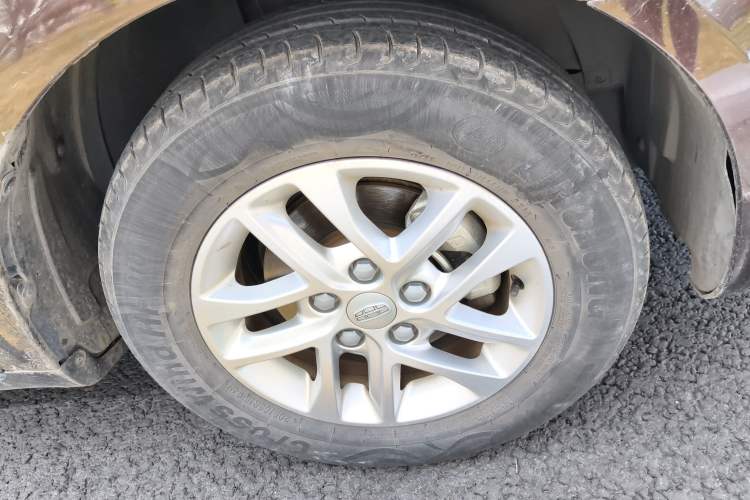 Used Geely Auto Emgrand 2016 Sedan 1.5L Manual Luxury Model Right Front Wheel Hub