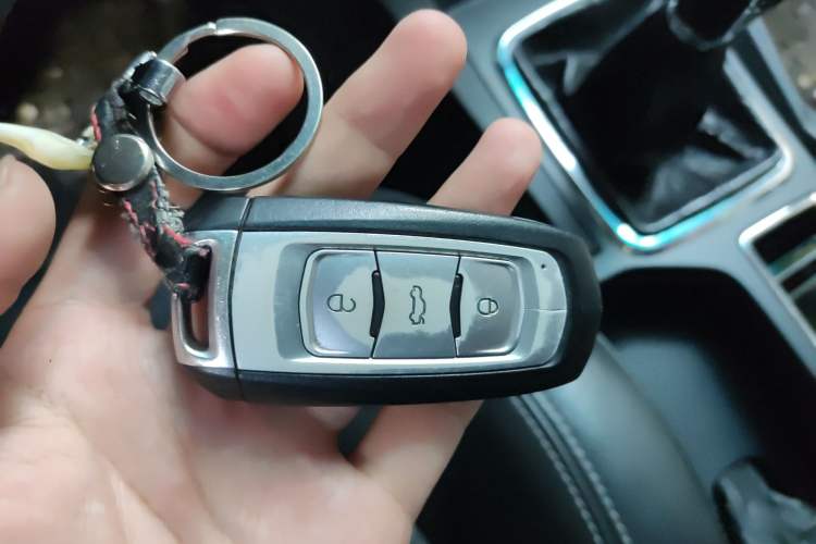 Used Geely Auto Emgrand 2016 Sedan 1.5L Manual Upward Edition Vehicle Key