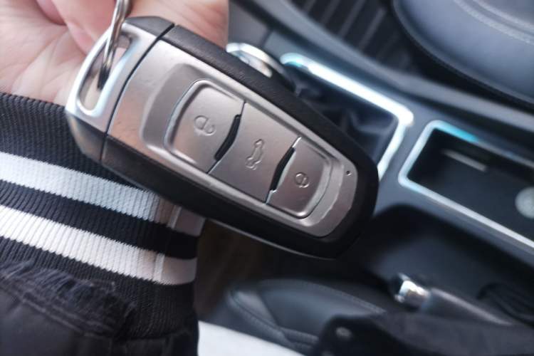 Used Geely Auto Emgrand 2016 Sedan 1.5L Manual Upward Edition Vehicle Key