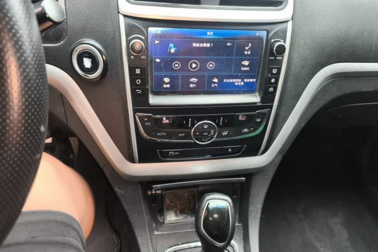 Used Geely Auto Emgrand 2016 Sedan 1.5L CVT Upward Version Audio And AC Panel