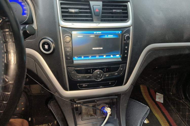 Used Geely Auto Emgrand 2016 Sedan 1.5L Manual Upward Edition Audio And AC Panel