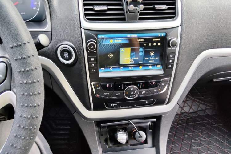 Used Geely Auto Emgrand 2016 Sedan 1.5L Manual Upward Edition Audio And AC Panel