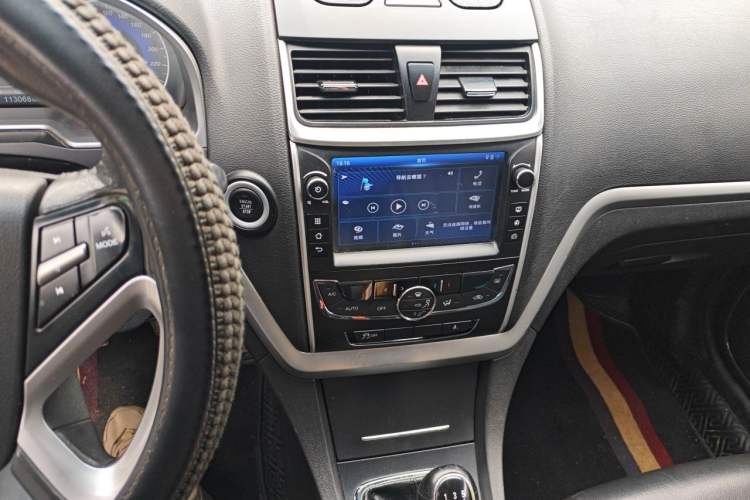 Used Geely Auto Emgrand 2016 Sedan 1.5L Manual Upward Edition Audio And AC Panel