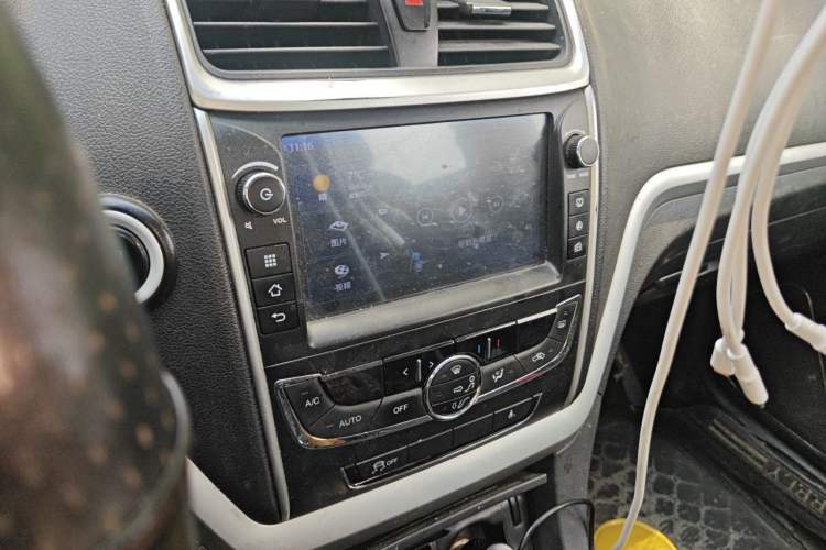 Used Geely Auto Emgrand 2016 Sedan 1.5L Manual Upward Edition Audio And AC Panel