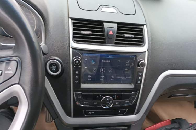 Used Geely Auto Emgrand 2016 Sedan 1.5L Manual Upward Edition Audio And AC Panel
