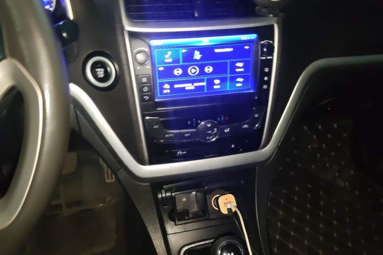 Used Geely Auto Emgrand 2016 Sedan 1.3T Manual Upward Edition Audio And AC Panel
