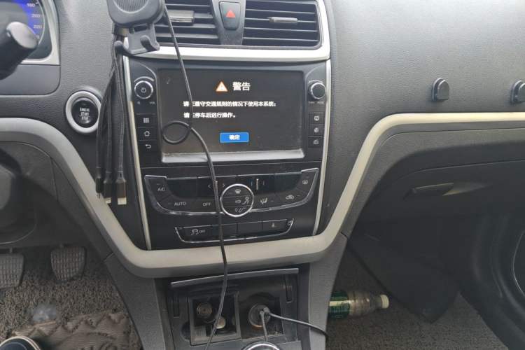 Used Geely Auto Emgrand 2016 Sedan 1.5L Manual Upward Edition Audio And AC Panel