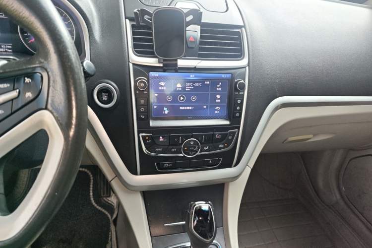 Used Geely Auto Emgrand 2016 Sedan 1.5L CVT Luxury Model Audio And AC Panel