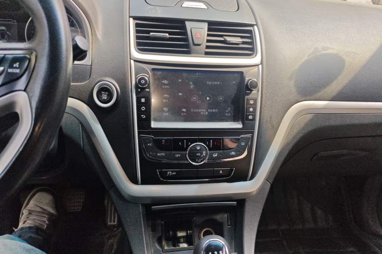 Used Geely Auto Emgrand 2016 Sedan 1.5L Manual Upward Edition Audio And AC Panel