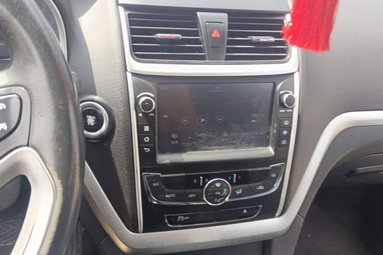 Used Geely Auto Emgrand 2016 Sedan 1.5L CVT Upward Version Audio And AC Panel