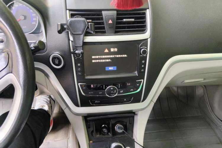 Used Geely Auto Emgrand 2016 Sedan 1.5L Manual Luxury Model Audio And AC Panel