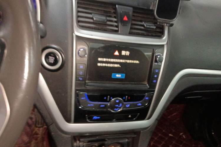 Used Geely Auto Emgrand 2016 Sedan 1.5L Manual Upward Edition Audio And AC Panel
