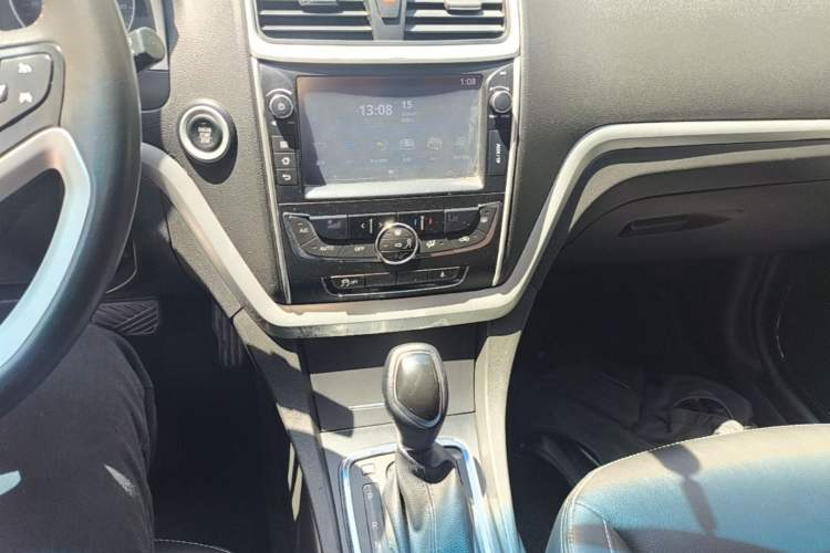 Used Geely Auto Emgrand 2016 Hatchback RS 1.3T CVT Top-Tier Version Audio And AC Panel
