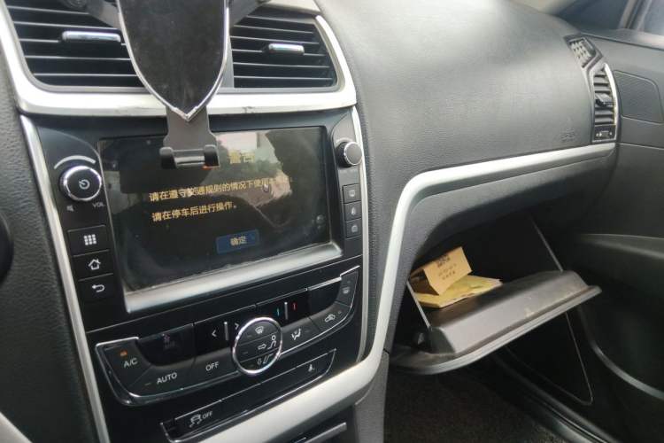 Used Geely Auto Emgrand 2016 Sedan 1.5L Manual Upward Edition Audio And AC Panel