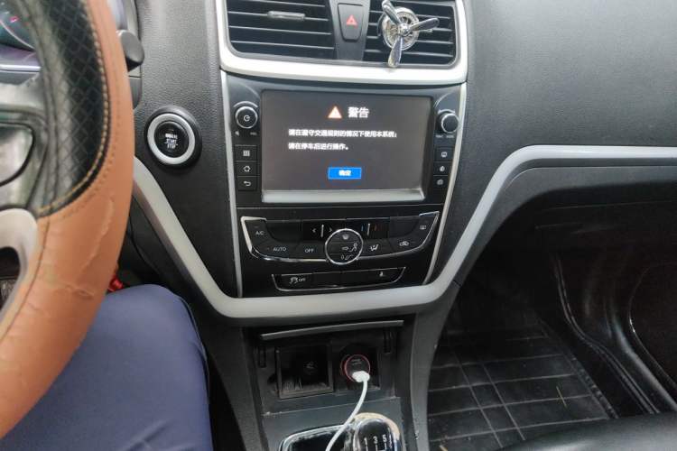 Used Geely Auto Emgrand 2016 Sedan 1.5L Manual Upward Edition Audio And AC Panel