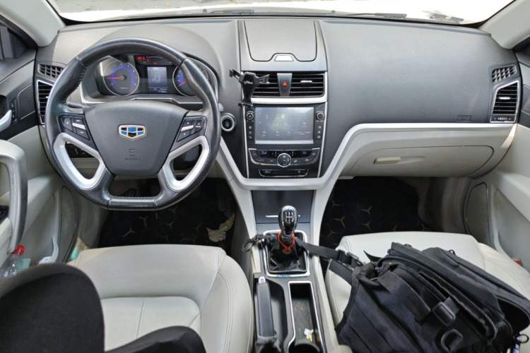 Used Geely Auto Emgrand 2016 Sedan 1.5L Manual Luxury Model Center Console