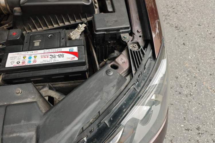 Used Geely Auto Emgrand 2016 Sedan 1.3T CVT Prestige Model Engine Bay Left