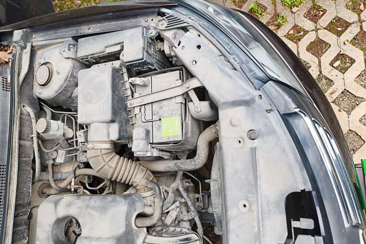 Used Geely Auto Emgrand 2016 Sedan 1.5L Manual Luxury Model Engine Bay Left