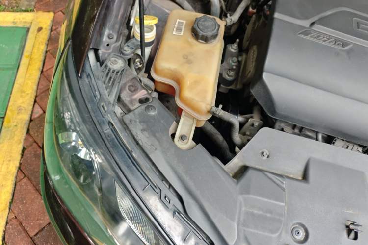 Used Geely Auto Emgrand 2016 Sedan 1.3T CVT Prestige Model Engine Bay Right