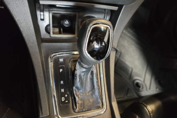 Used Geely Auto Emgrand 2016 Sedan 1.5L CVT Upward Version Gear Lever