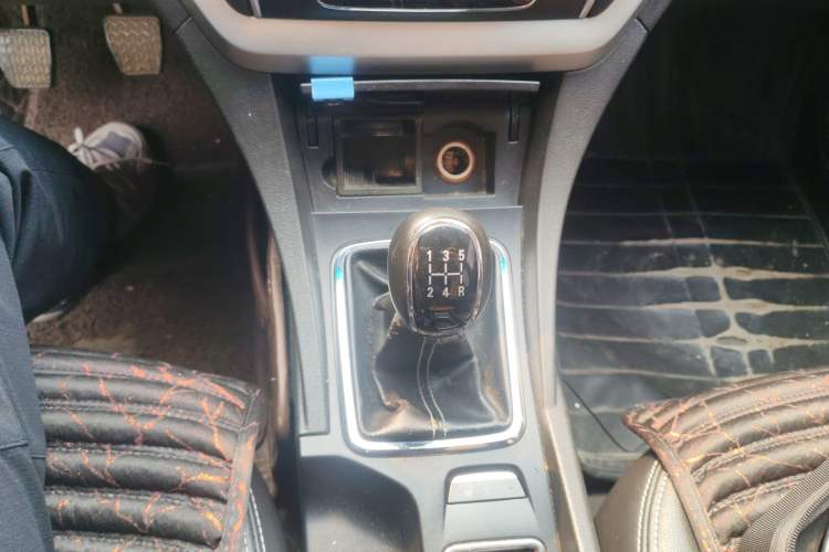 Used Geely Auto Emgrand 2016 Hatchback RS 1.5L Manual - Upward Edition Gear Lever