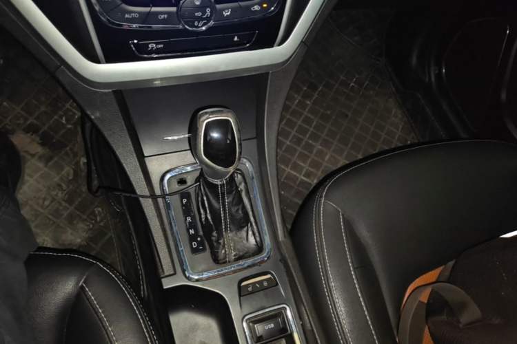 Used Geely Auto Emgrand 2016 Hatchback RS 1.3T CVT Top-Tier Version Gear Lever