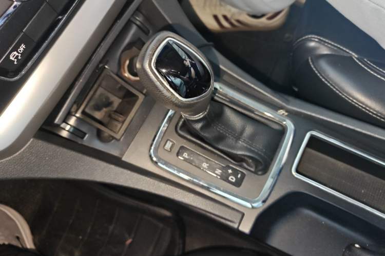 Used Geely Auto Emgrand 2016 Sedan 1.5L CVT Upward Version Gear Lever