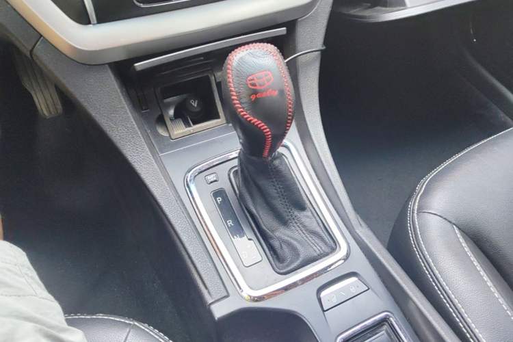 Used Geely Auto Emgrand 2016 Hatchback RS 1.5L CVT Upward Edition Gear Lever