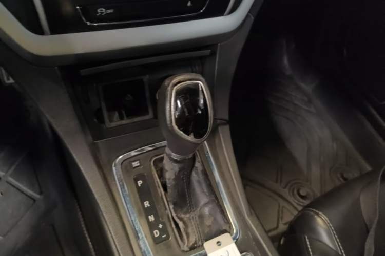 Used Geely Auto Emgrand 2016 Sedan 1.5L CVT Upward Version Gear Lever