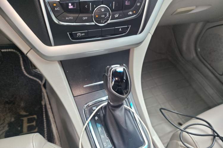 Used Geely Auto Emgrand 2016 Sedan 1.5L CVT Luxury Model Gear Lever