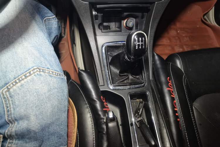 Used Geely Auto Emgrand 2016 Sedan 1.5L Manual Upward Edition Gear Lever